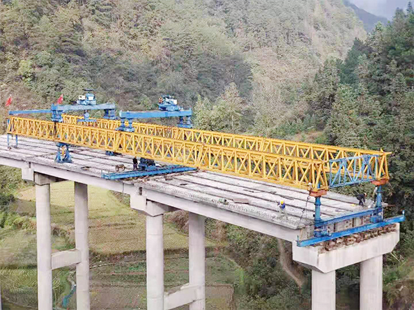 陕西商洛架桥机厂家 缝接匠心 胶固筋骨——节段拼架桥机接缝工艺与材料研发之道
