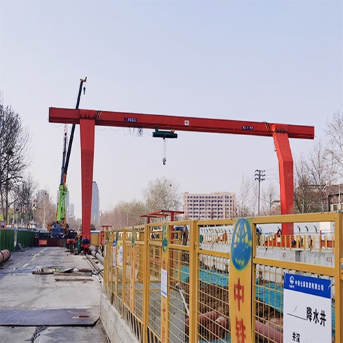 内蒙古乌海龙门吊厂家 弧度藏玄机——单主梁龙门吊主梁上拱度的隐形密码