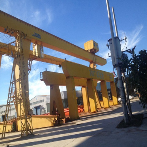 湖北黄冈龙门吊厂家 焊枪双舞定钢形：造船龙门吊焊接机器人的对称施焊默契