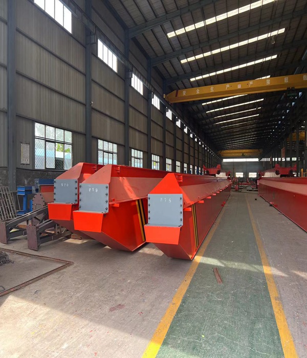 广东珠海桥式起重机厂家 QD吊钩桥式起重机：车间里的搬运能手