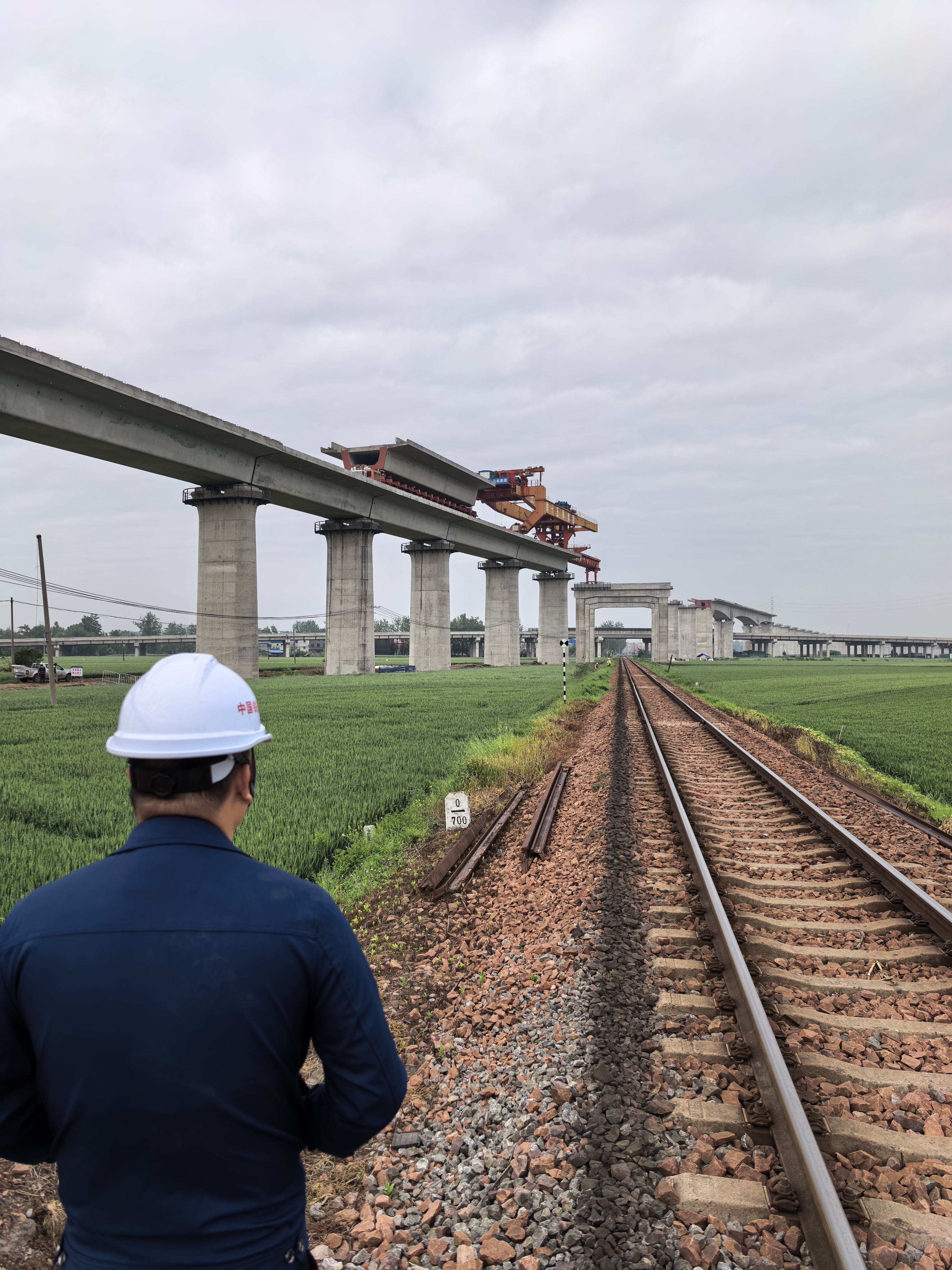 陕西榆林架桥机厂家 架桥机变跨施工支腿定位孔选用要点